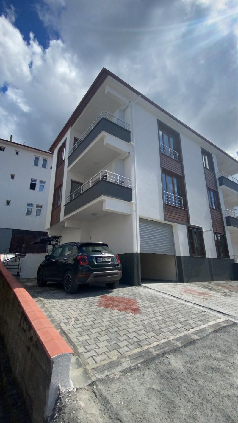 MÜSTAKİL 3 KATLI BİNA