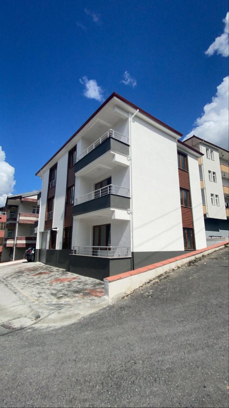 MÜSTAKİL 3 KATLI BİNA